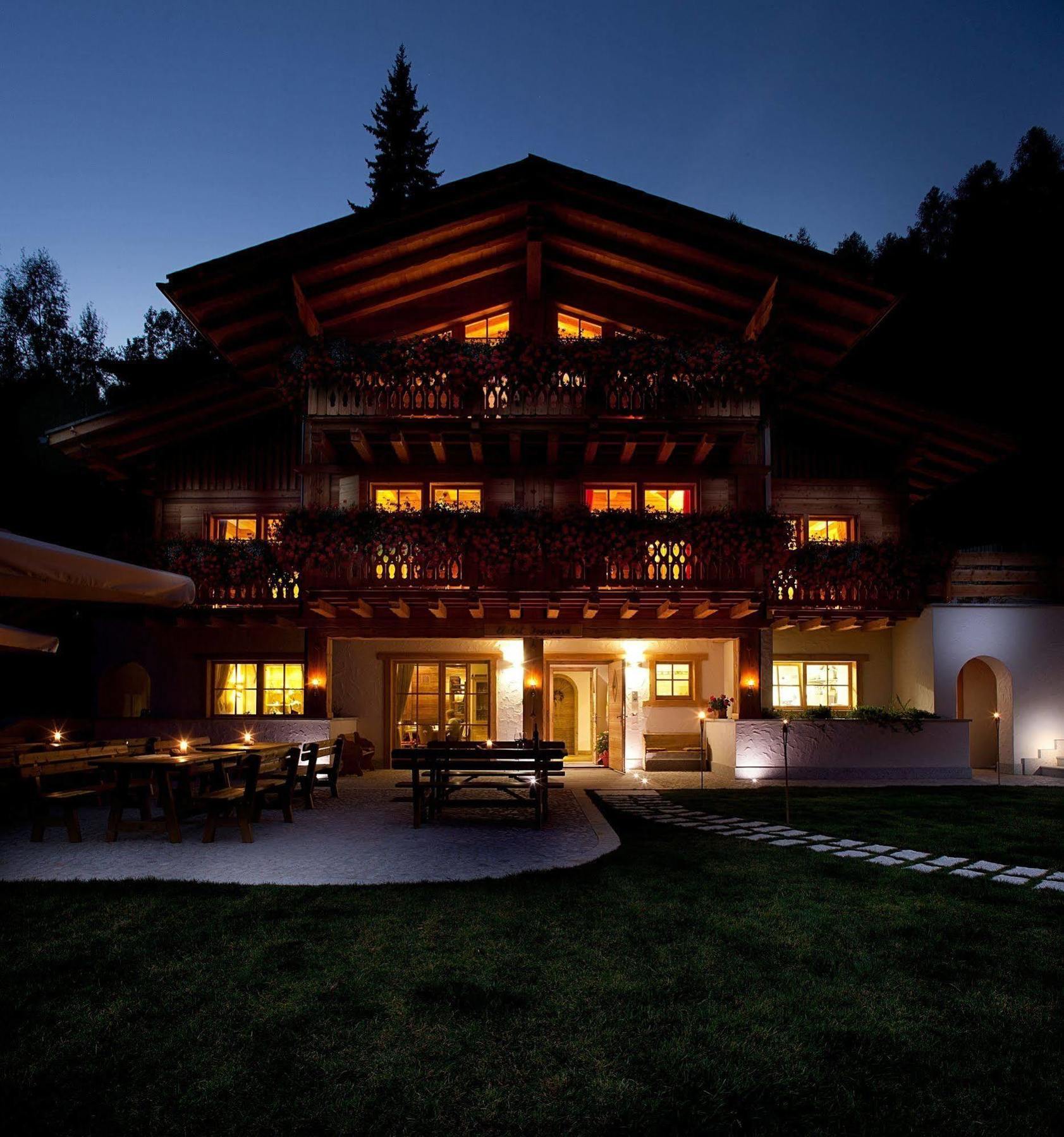Fogajard Lovely Chalet 마돈나 디 캄필리오 외부 사진